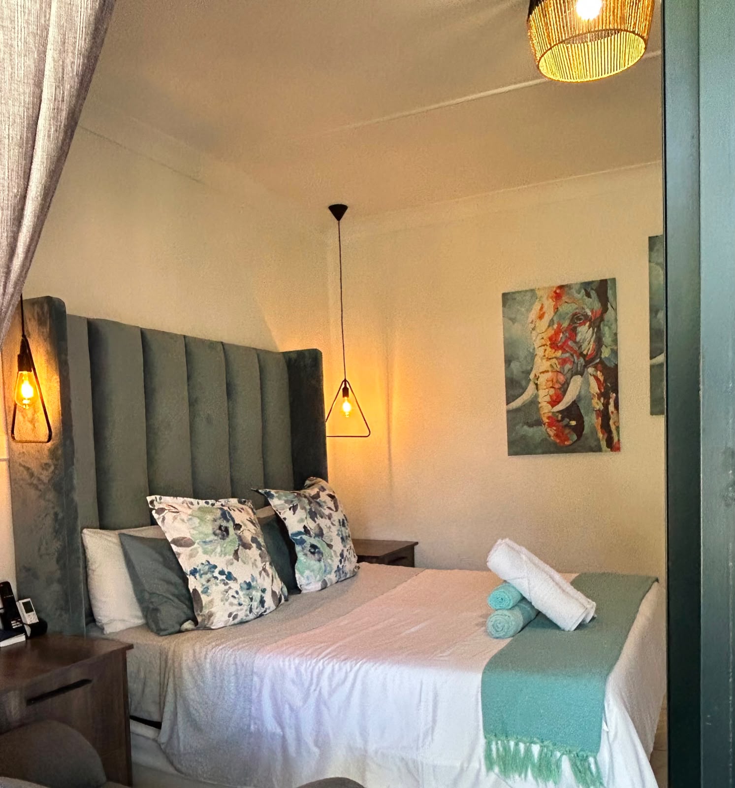 Deluxe queen room with a neatly made bed at Monet Guesthouse in Marble Hall