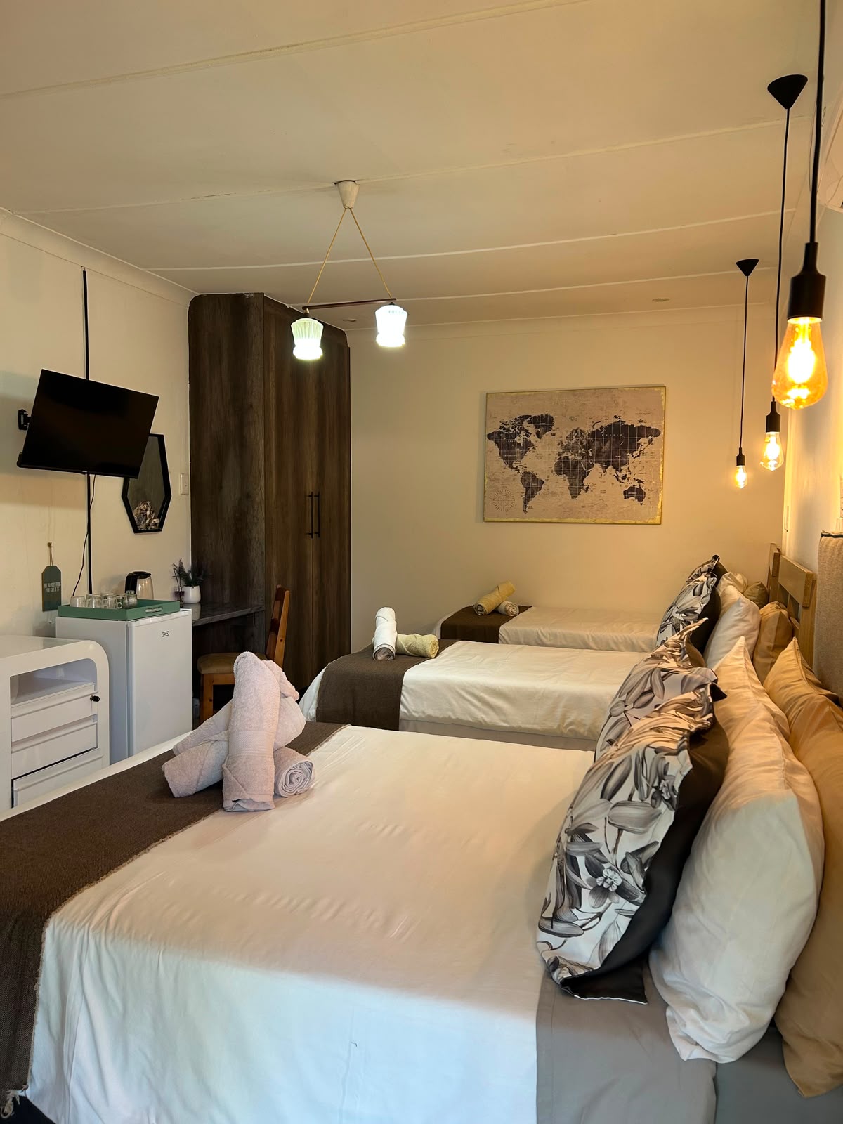 Standard twin room with two separate beds at Monet Guesthouse in Marble Hall